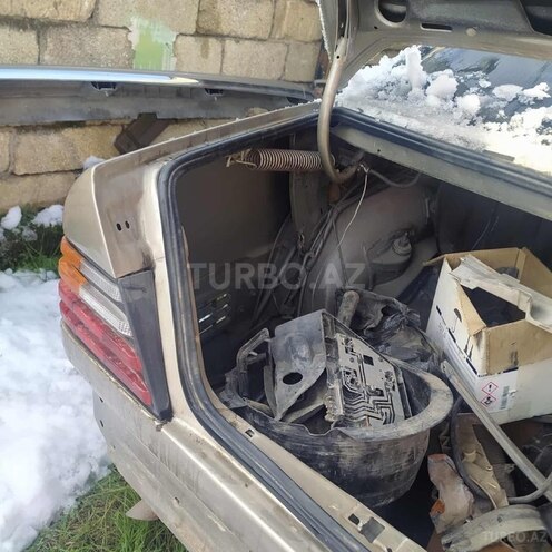Mercedes E 250 1991, 555,555 km - 2.5 l - Masallı