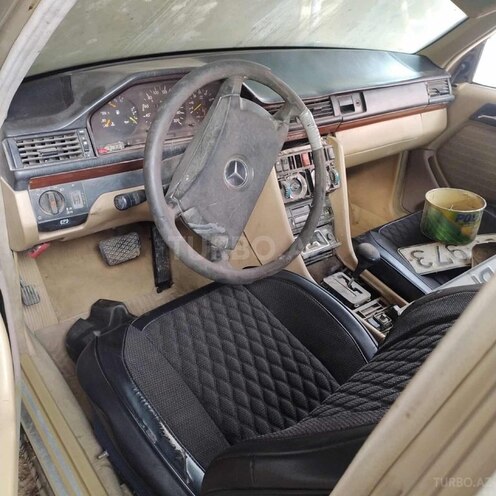 Mercedes E 250 1991, 555,555 km - 2.5 l - Masallı