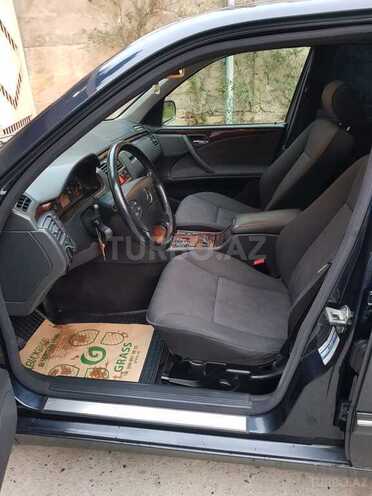 Mercedes E 240 2000, 28,000 km - 2.4 л - Bakı