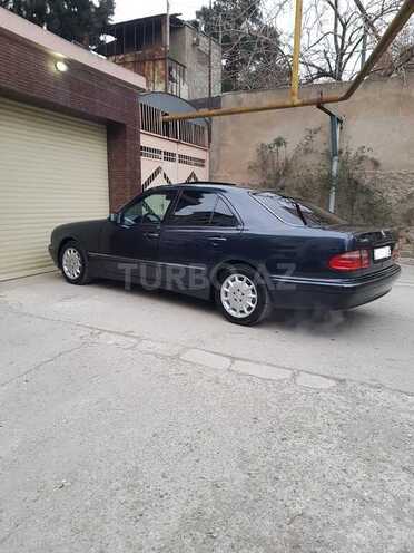 Mercedes E 240 2000, 28,000 km - 2.4 л - Bakı