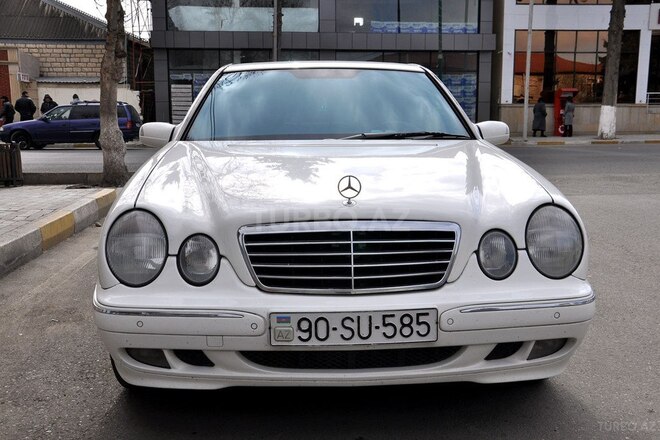 Mercedes E 220 2002, 615,546 km - 2.2 l - Qazax