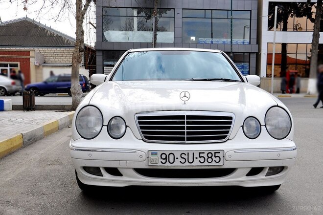 Mercedes E 220 2002, 615,546 km - 2.2 l - Qazax