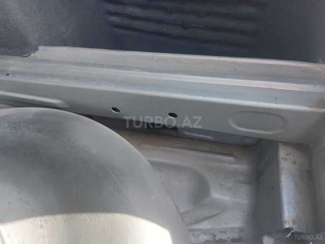 Mercedes E 200 2001, 278,000 km - 2.0 l - Gəncə