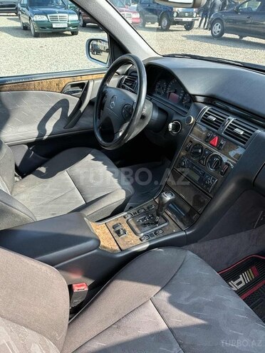 Mercedes E 200 1999, 218,000 km - 2.0 l - Gəncə