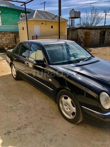 Mercedes E 240 1999, 395,000 km - 2.6 л - Şirvan