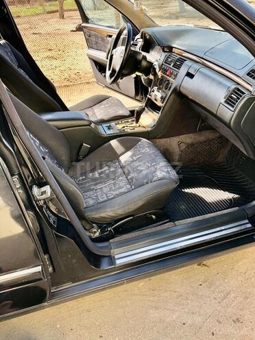 Mercedes E 240 1999, 395,000 km - 2.6 л - Şirvan
