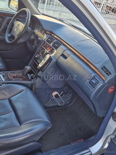 Mercedes E 280 1998, 325,000 km - 2.8 l - Bakı