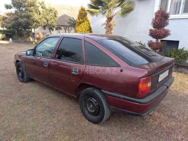 Opel Vectra 1992, 360,000 km - 2.0 l - Zaqatala