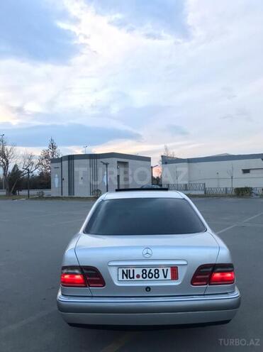 Mercedes E 220 1998, 299,000 km - 2.2 l - Gəncə