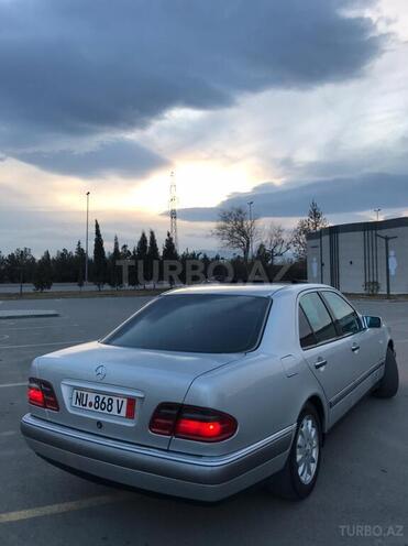 Mercedes E 220 1998, 299,000 km - 2.2 l - Gəncə
