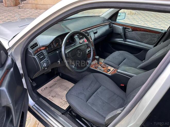 Mercedes E 220 1998, 299,000 km - 2.2 l - Gəncə