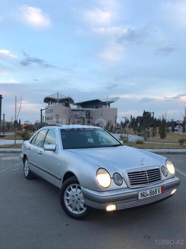 Mercedes E 220 1998, 299,000 km - 2.2 l - Gəncə