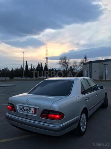 Mercedes E 220 1998, 299,000 km - 2.2 l - Gəncə