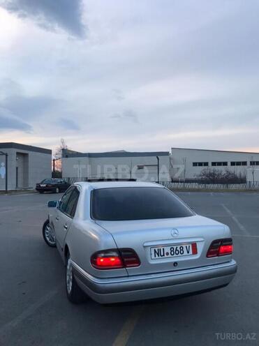 Mercedes E 220 1998, 299,000 km - 2.2 l - Gəncə