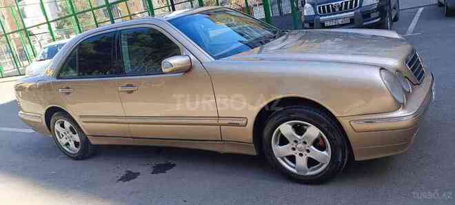 Mercedes E 220 2001, 330,000 km - 2.2 l - Bakı