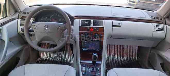 Mercedes E 220 2001, 330,000 km - 2.2 l - Bakı