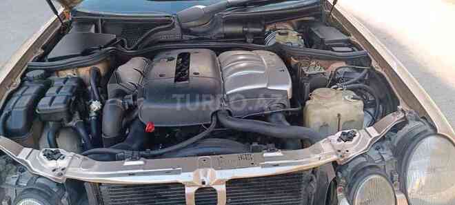 Mercedes E 220 2001, 330,000 km - 2.2 l - Bakı