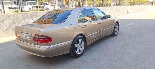 Mercedes E 220 2001, 330,000 km - 2.2 l - Bakı