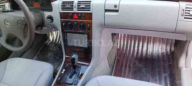 Mercedes E 220 2001, 330,000 km - 2.2 l - Bakı