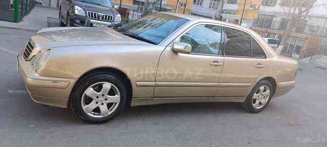Mercedes E 220 2001, 330,000 km - 2.2 l - Bakı