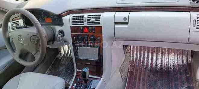 Mercedes E 220 2001, 330,000 km - 2.2 l - Bakı