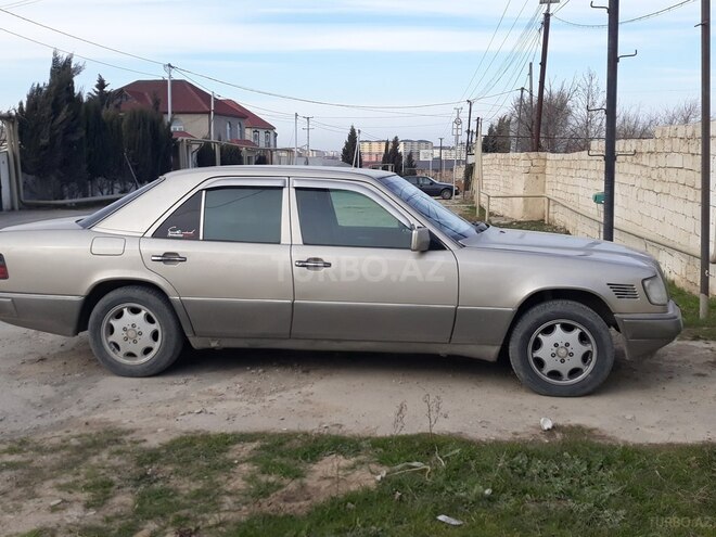 Mercedes E 250 1993, 490,000 km - 2.5 l - Bakı