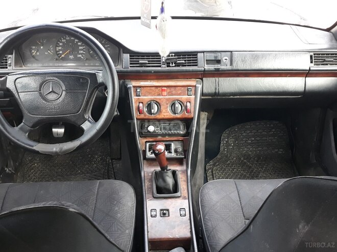 Mercedes E 250 1993, 490,000 km - 2.5 l - Bakı