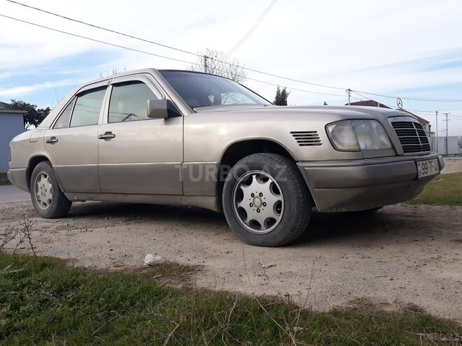Mercedes E 250 1993, 490,000 km - 2.5 l - Bakı