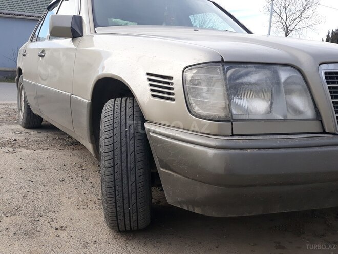 Mercedes E 250 1993, 490,000 km - 2.5 l - Bakı
