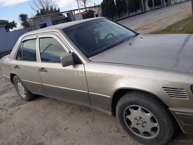 Mercedes E 250 1993, 490,000 km - 2.5 l - Bakı