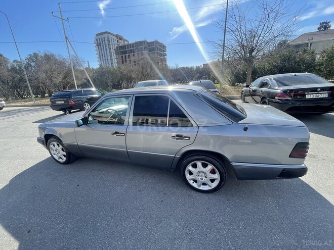 Mercedes E 250 1992, 268,682 km - 2.5 l - Bakı