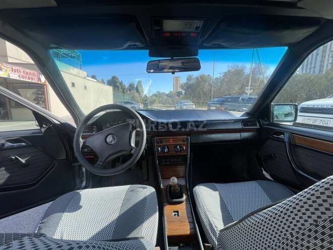 Mercedes E 250 1992, 268,682 km - 2.5 l - Bakı