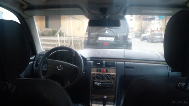 Mercedes E 240 2000, 374,563 km - 2.4 л - Sumqayıt