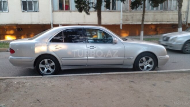 Mercedes E 240 2000, 374,563 km - 2.4 л - Sumqayıt