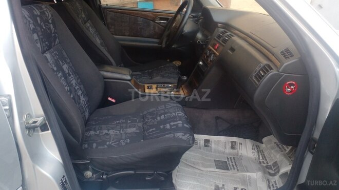 Mercedes E 240 2000, 374,563 km - 2.4 л - Sumqayıt