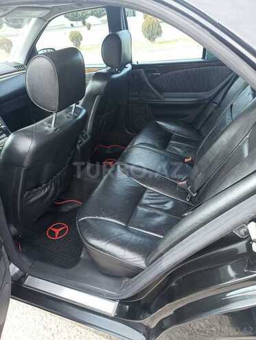 Mercedes E 240 2000, 237,000 km - 2.4 л - Xaçmaz