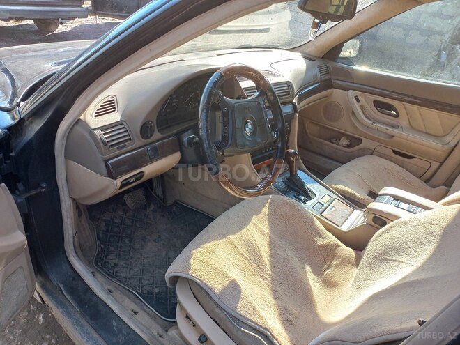 BMW 730 1995, 555,000 km - 3.0 l - Qusar
