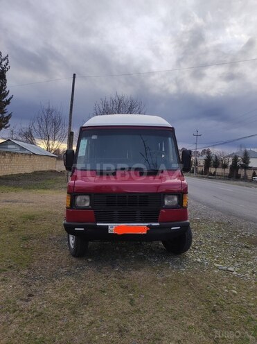 Mercedes 208 D 1992, 200,000 km - 2.3 l - Zaqatala