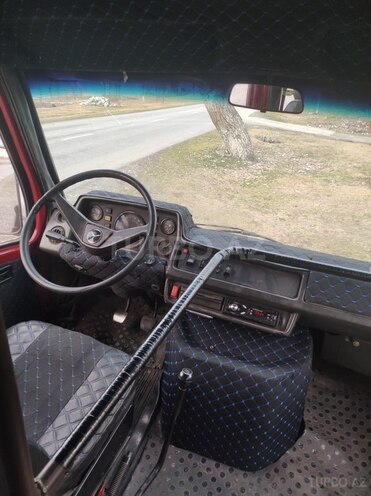 Mercedes 208 D 1992, 200,000 km - 2.3 l - Zaqatala