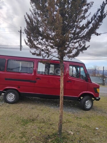 Mercedes 208 D 1992, 200,000 km - 2.3 l - Zaqatala