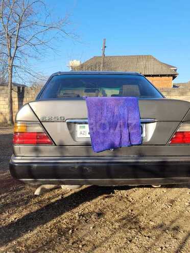 Mercedes E 250 1993, 458,000 km - 2.5 l - Masallı