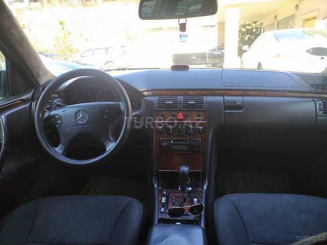 Mercedes E 220 2000, 389,000 km - 2.2 l - Bakı