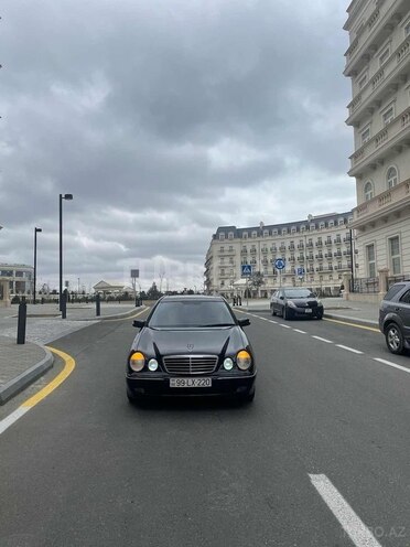 Mercedes E 220 2000, 403,000 km - 2.2 л - Bakı