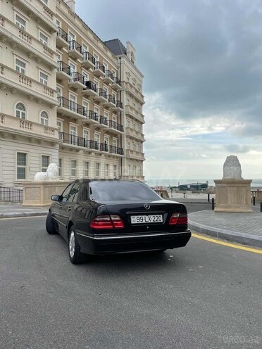 Mercedes E 220 2000, 403,000 km - 2.2 л - Bakı
