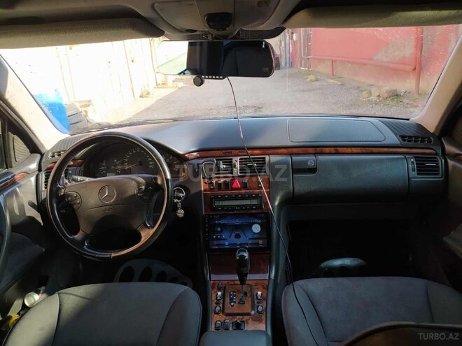 Mercedes E 220 2000, 403,000 km - 2.2 л - Bakı