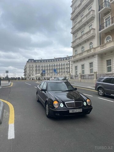 Mercedes E 220 2000, 403,000 km - 2.2 л - Bakı