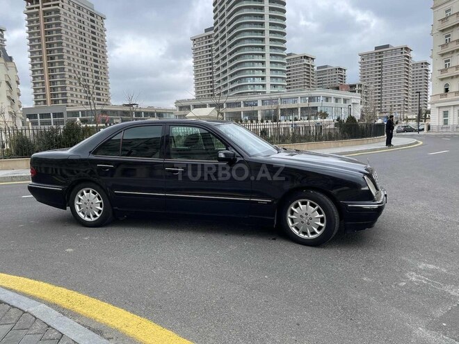 Mercedes E 220 2000, 403,000 km - 2.2 л - Bakı
