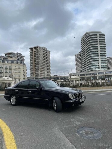 Mercedes E 220 2000, 403,000 km - 2.2 л - Bakı