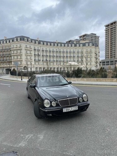 Mercedes E 220 2000, 403,000 km - 2.2 л - Bakı