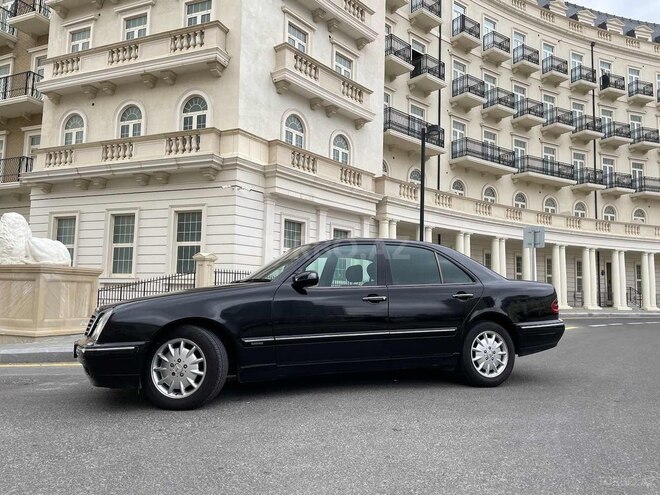 Mercedes E 220 2000, 403,000 km - 2.2 л - Bakı